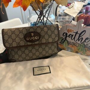 GUCCI GG Supreme Monogram Neo Vintage Web Belt Bag brown. For Women & Men.